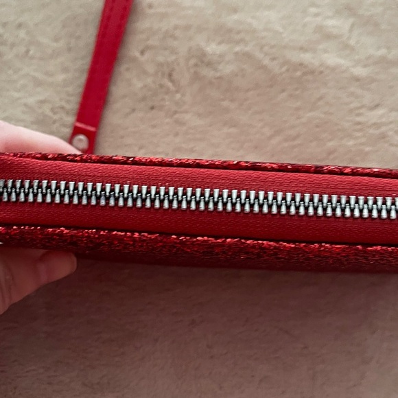 Red Glitter Wristlet Wallet NWOT Fun holiday wallet - Picture 4 of 4